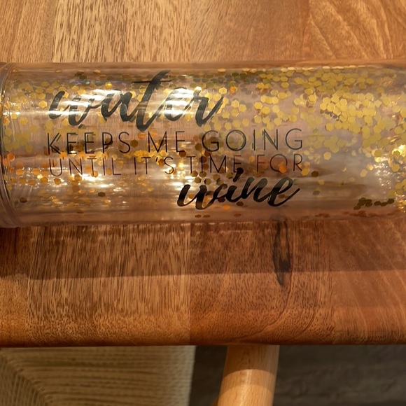 Glitter water bottle - Picture 2 of 4